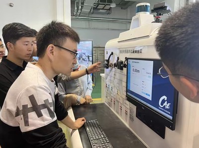 汽車工程系成功舉辦智能網(wǎng)聯(lián)汽車實(shí)訓(xùn)設(shè)備專項(xiàng)培訓(xùn)，深化通信與自動(dòng)控制技術(shù)研究