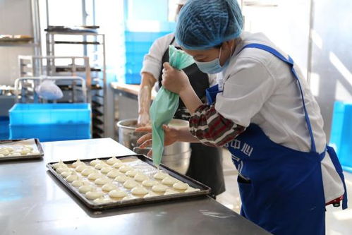 交流促提升！合肥工業大學飲食服務中心赴我校糕點廠調研學習